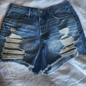 Good American bombshell denim shorts